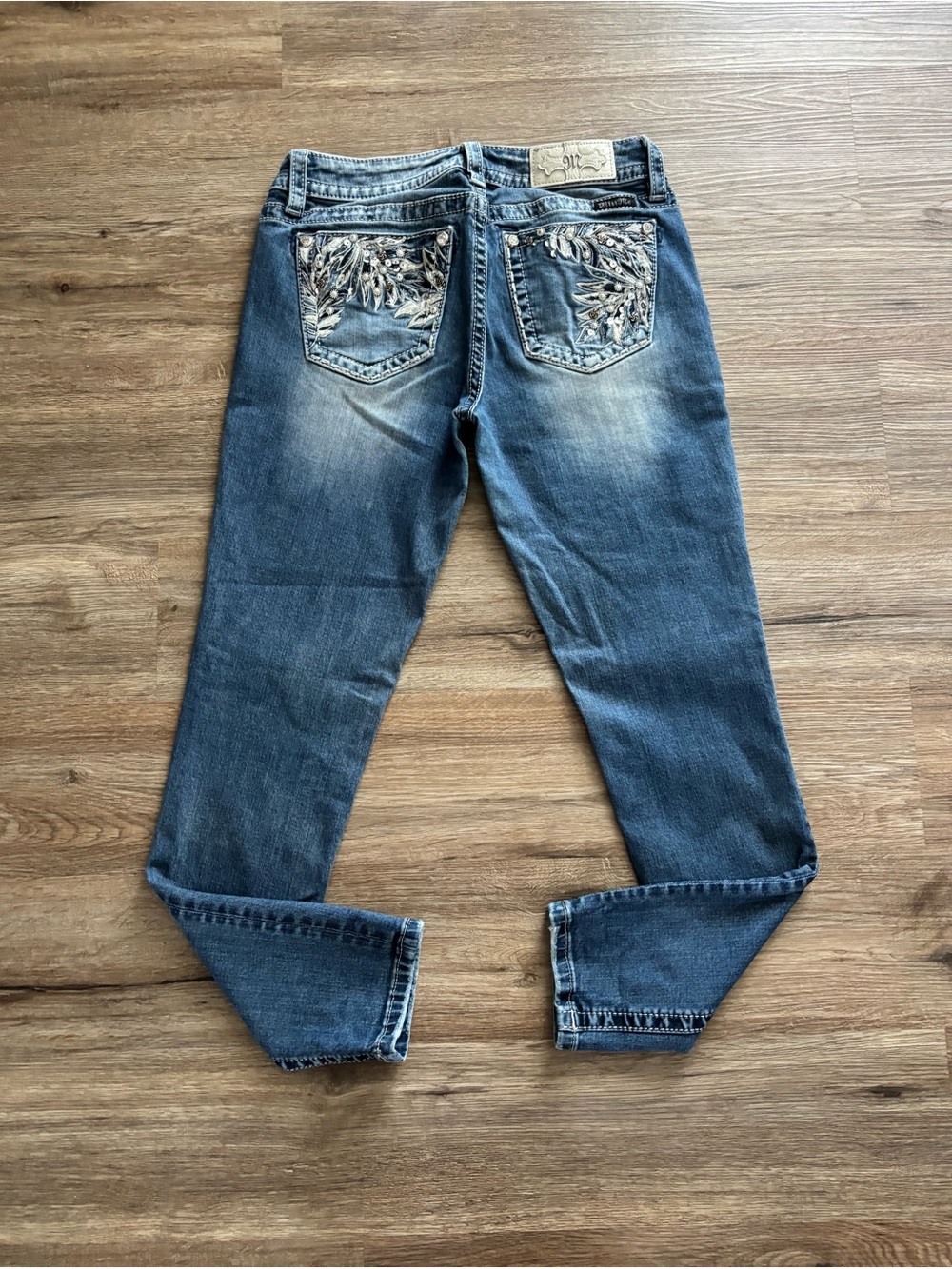 Miss Me 29 Hailey skinny jeans. Good cond! Preloved. Zero holes rips or tears.
